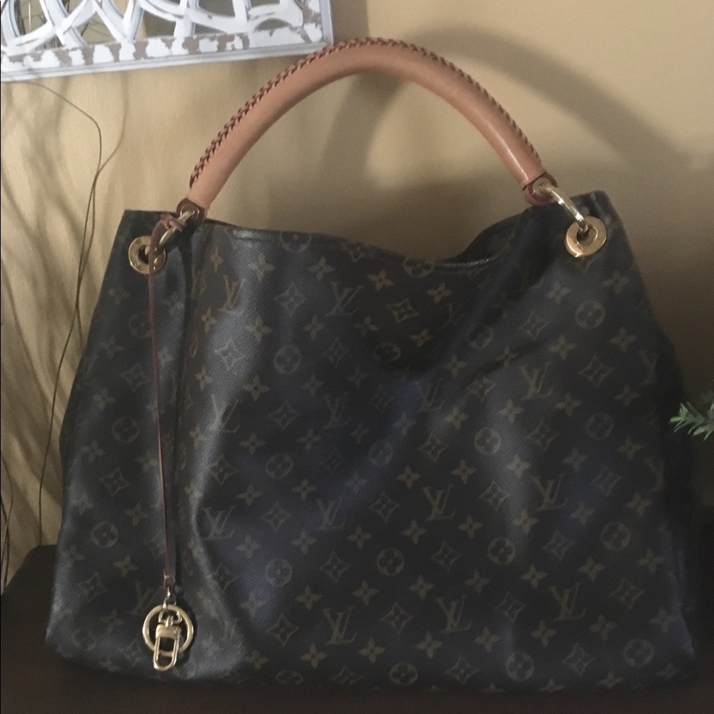 Authentic Louis Vuitton Artsy GM